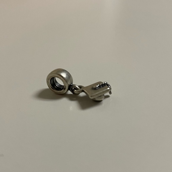 2 IN 1 GRAD HAT AND 18 PANDORA CHARM SET - Picture 2 of 3